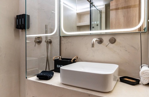 Pangrati Apartment | The Apex Boutique B2 Apartment with Balcony, Wi-Fi, and Air Conditioning