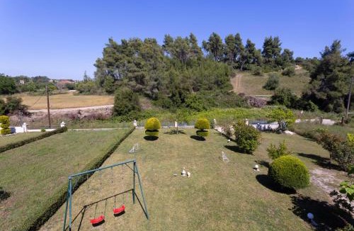 Siviri House | The Emerald Garden Maisonette