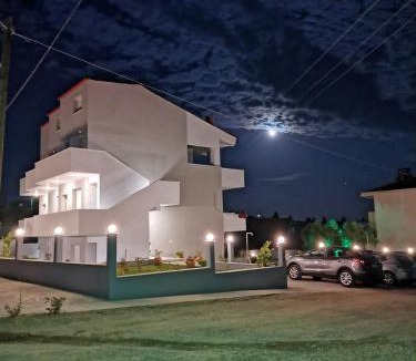 Gerakini Apartment | The House Of The Roses
