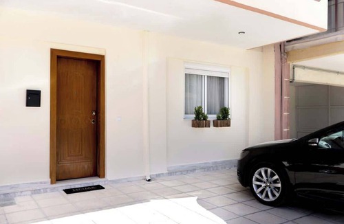 Stavroupoli Apartment | The PINE, Stylish Thessaloniki Stay & Priv Parking