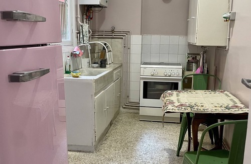 Pangrati Apartment | The pink frog apt in the center with private pool