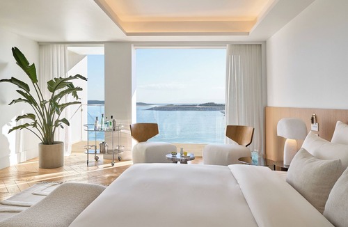 Vouliagmeni Hotel | The Roc Club, A Hotel to Live
