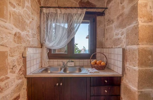 Limeniskos House | The Stonemade Houses "Georgia" Entire home in Phalasarna, Greece