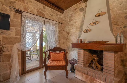 Limeniskos House | The Stonemade Houses "Georgia" Entire home in Phalasarna, Greece