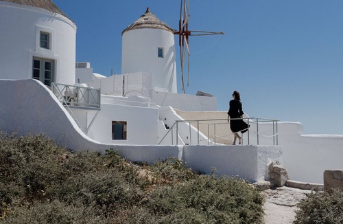 Oia Villa | The Sunset WindMill - 3 bedroom, 3 bathroom villa with outdoor jetted tub!