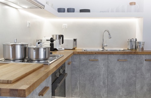 Agios Nikolaos Town Apartment | The White Splash. A seaside, ground floor, boho apartment with stunning views