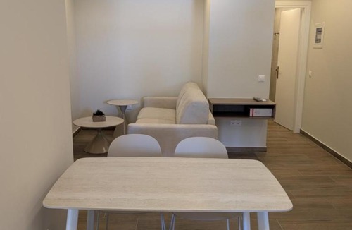 Omales Apartment | Thelea Mani