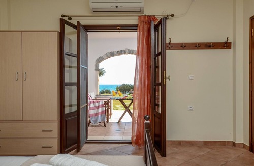 Naxos Hotel | Theonis Villas, 30 meters from the beach