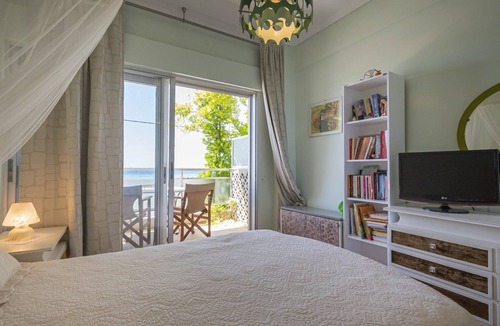 Nea Playia House | Thetis Seafront Home by RentalsPro