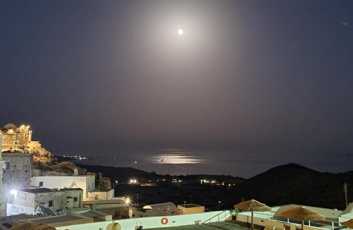 Akrotiri Apartment | Thira's Dolphin
