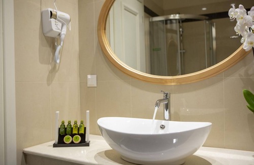 Nidri House | Tirkouaz Suite - VK Luxury Suites-Private Parking