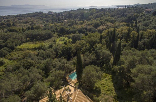 Limni House | TITANIA-Luxurious Holidays by the Pool at IL Giardino Segreto Di Prospero