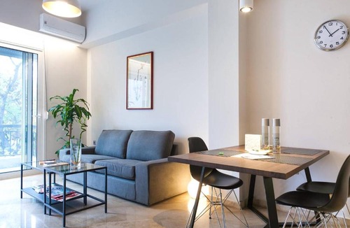 Thissio Apartment | TONI'S Home for couples or business Travellers 1BD