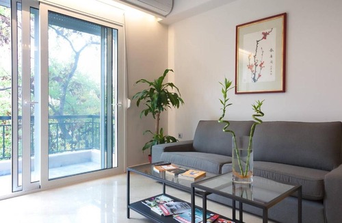 Thissio Apartment | TONI'S Home for couples or business Travellers 1BD