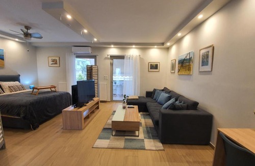 Athens Apartment | Tony's suite with parking