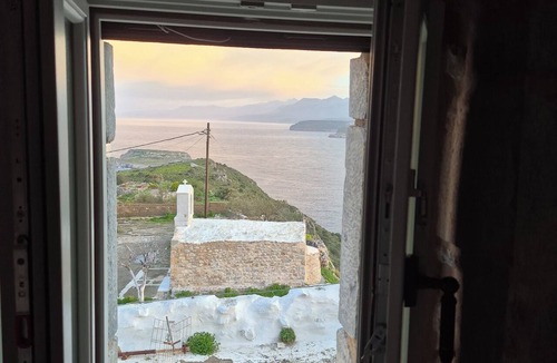 Omales Apartment | Torre Agetria Mainē: Enjoy stunning views from the top floor of a Mani tower