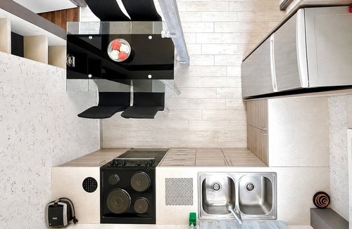 Athens Apartment | Transit Hub Pad - Steps to Metro -Sleeps 3 by ΜΡS
