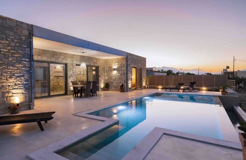Sivas Villa | Triades Villas 2, Traumhafte Natursteinvilla mit Salzwasserpool, Ruhige Umgebung