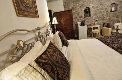 Mesaia Trikala Bed & Breakfast | Trikalon Muses Art Suites - Thaleia 2Bedroom Suite