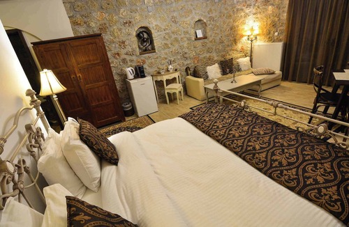 Mesaia Trikala Bed & Breakfast | Trikalon Muses Art Suites - Thaleia 2Bedroom Suite