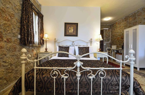 Mesaia Trikala Bed & Breakfast | Trikalon Muses Art Suites - Erato Cozy Suite