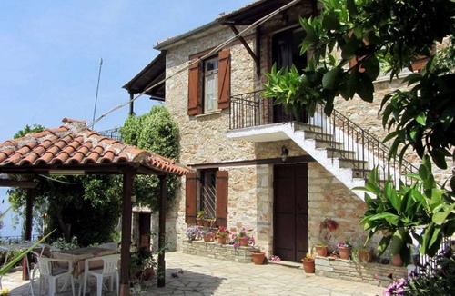 South Pelion House | Tsorni apartment for 4 adults + child