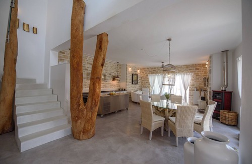 Pitsidia Villa | Unique & peaceful, nestled between mountains and sea, pool, jacuzzi, Wi-Fi.