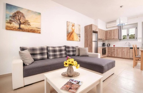Houdetsi Apartment | Urania – Loutraki Resort