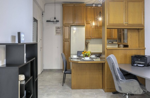 Filopappou Apartment | Urban Breeze: Your Oasis in Koukaki, Moments from Acropolis, Plaka, and Thisio