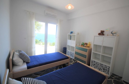 Marathokampos Villa | Vacation home Oraia Théa by the sea with private pool