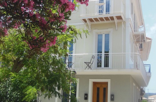 Lefkada Town Apartment | VERANI SUITES
