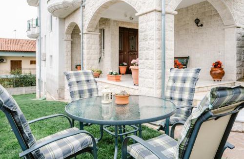 Veroia Apartment | Veria Panorama Luxury Suite With Garden.