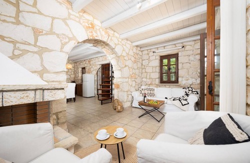 Ayios Leon Villa | Villa Boscheto Tria - Three Bedroom Villa, Sleeps 6