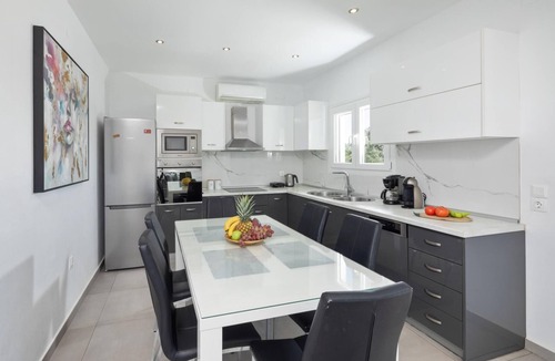 Chalikounas Villa | Villa Casa Di Billy - Three Bedroom Villa, Sleeps 6