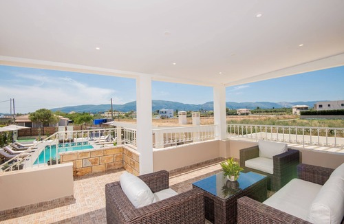 Agrilia Villa | Villa Cela - 5-Bedroom Villa with Private Pool