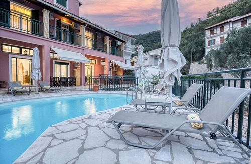 Katavolos Apartment | Villa Delphine by Tsiolis family ★ shared pool