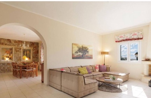 Spartylas Villa | Villa 'Elia' with Sea View, Wi-Fi and Air Conditioning
