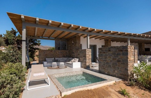 Piso Livadi House | Villa Ena - Beach getaway