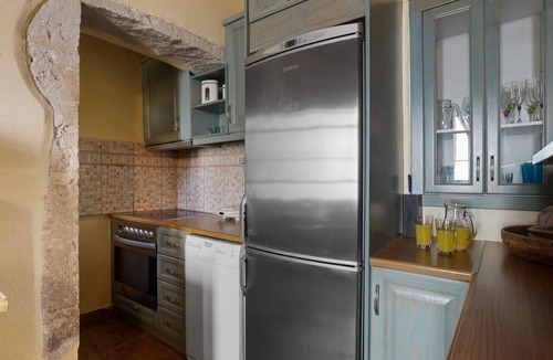 Plaka Villa | Villa Epavlis - Three Bedroom Villa, Sleeps 6