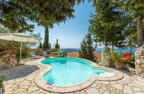 Vlachopoulatika Villa | Villa Gallini: Large Private Pool, Walk to Beach, Sea Views, A/C, WiFi