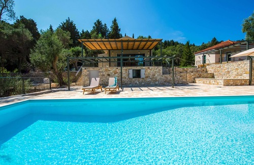 Koutsi Villa | Villa Gionis in Paxi