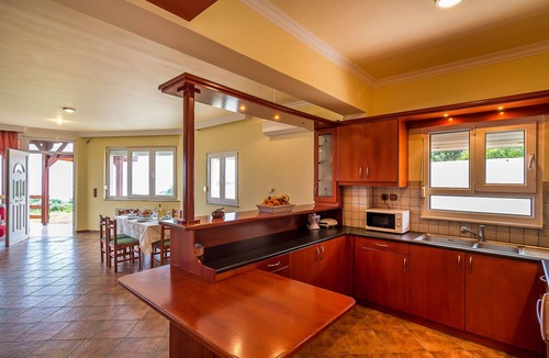 Livadi Villa | Villa Helen 200m from Tersanas Beach