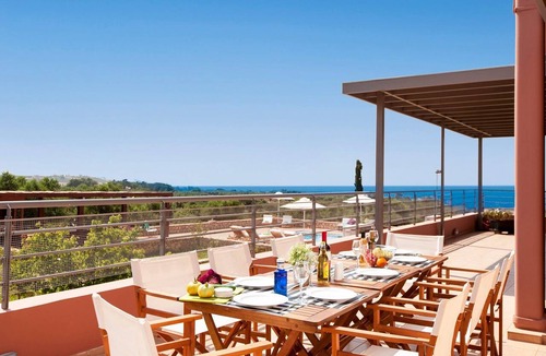 Akrotiri Villa | Villa Horizon by Villa Plus