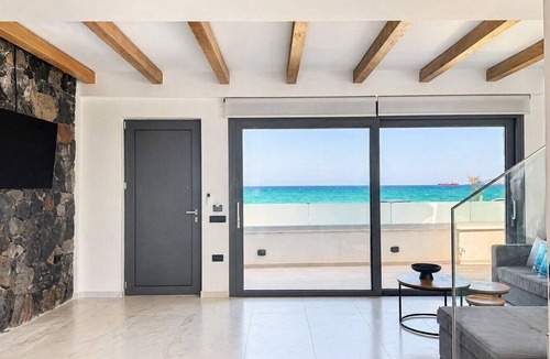 Kalyves House | Villa Horizon.Three-bedroom seafront villa in Crete with unspoiled sea views