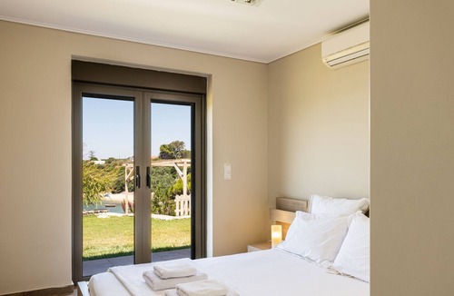 Tragana House | Villa Idyle-Luxury Beachfront Property