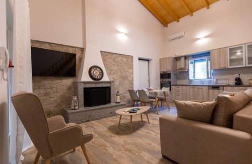 Nidri Villa | Villa Kalimera, Neochori, Nidri - 2 bedroom villa w a private pool