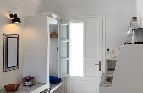 Emporio Villa | Villa Kallisti | Wonderful Terrace Suite With Jacuzzi | Emporeio