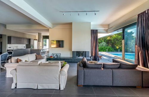 Agii Apostoli Villa | Villa Karra - Four Bedroom Villa, Sleeps 8