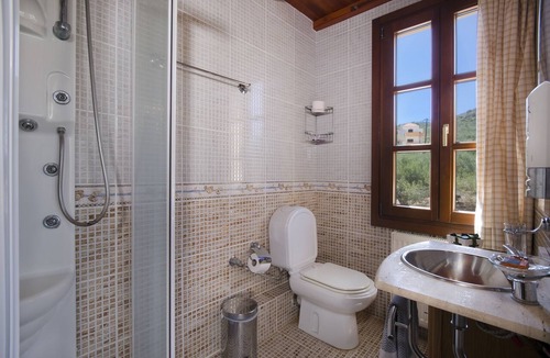 Spilia Villa | Villa Katerina,Ideally located, family Villa ,3br, 3 ensuite bathrs, salted pool