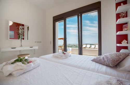 Katochori House | Villa Kedria 3 bedroom villa with a private heated pool